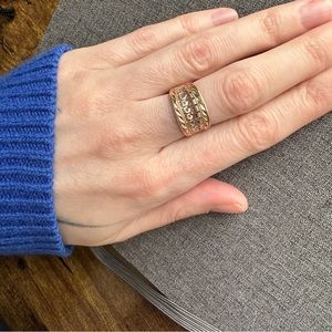 585 gold ring with white gold detail, size approximately 4.75